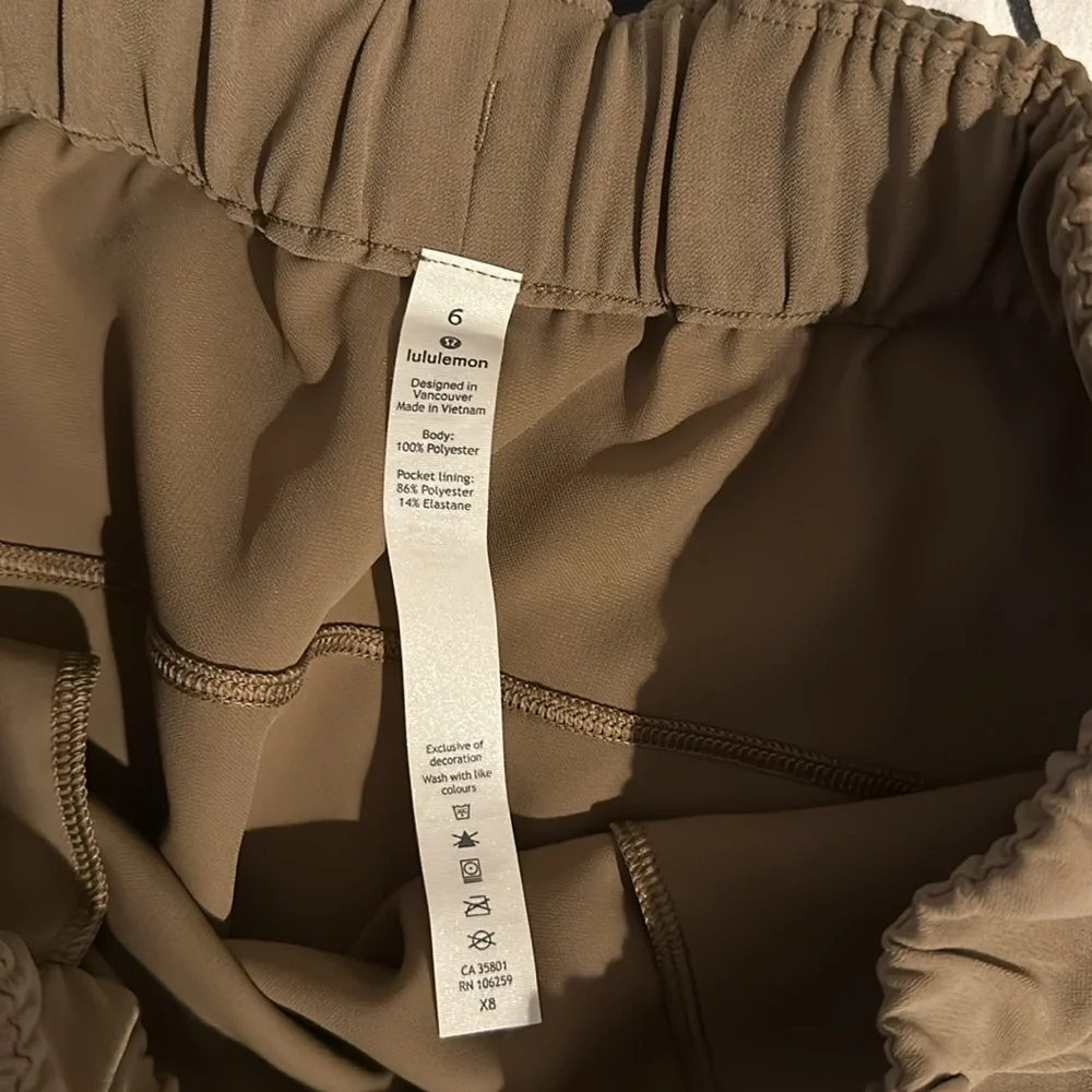 Brand new Lululemon on the fly midi skirt size 6